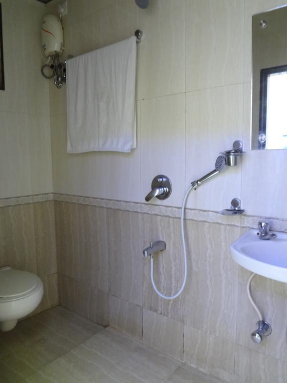 Hotel Broadway Colaba Mumbai Zimmer foto